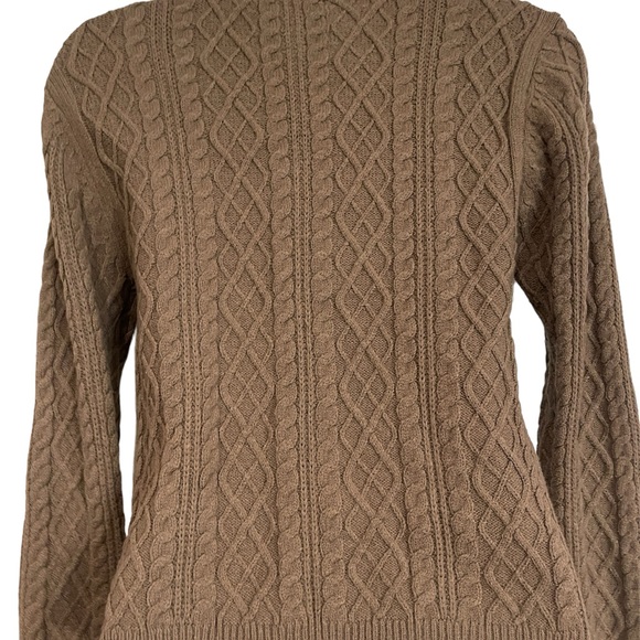 Sweater with cut out on front - Picture 3 of 3